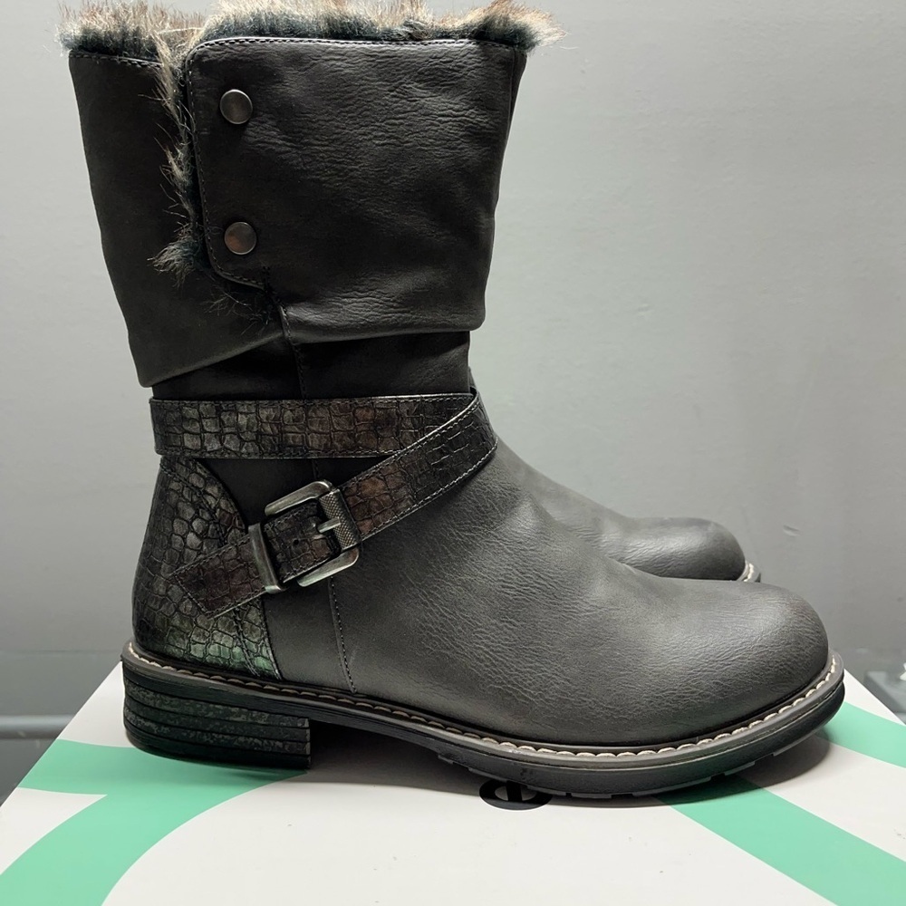 EMMSHU Black Studded Buckle Detail Gofre Boot Women’s Size EU 38 NEW